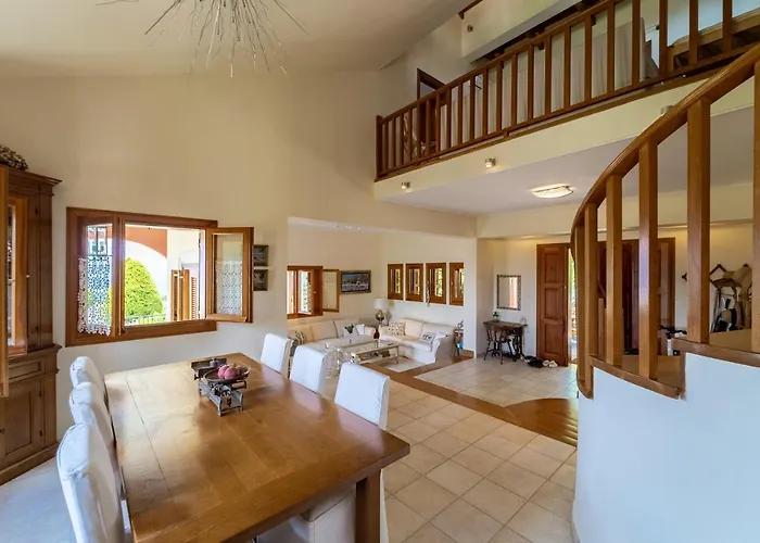 Pera Villa